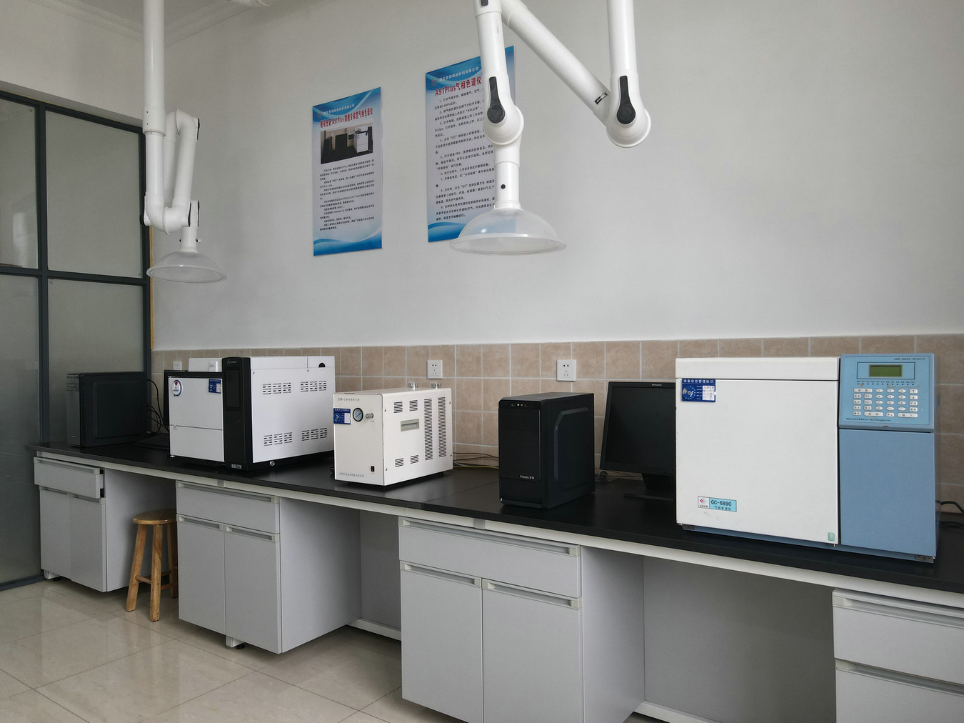 Laboratory analysis equipment