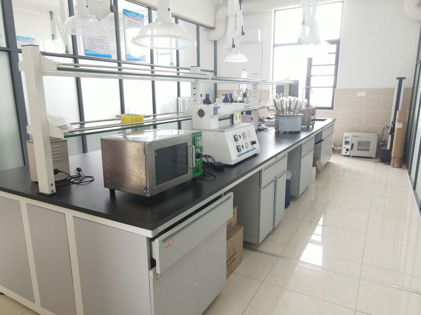 Laboratory analysis equipment